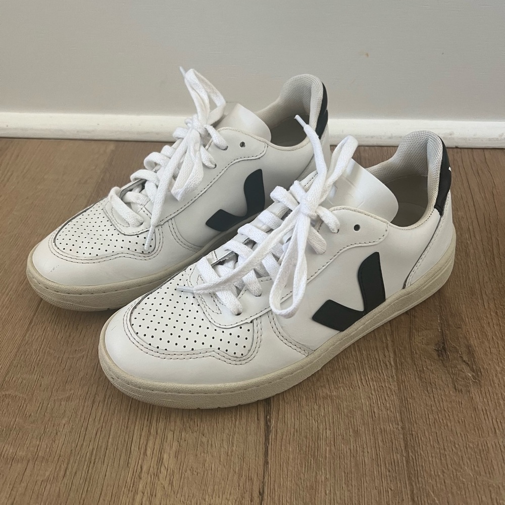 COPY - Veja v-10 shoes size 5